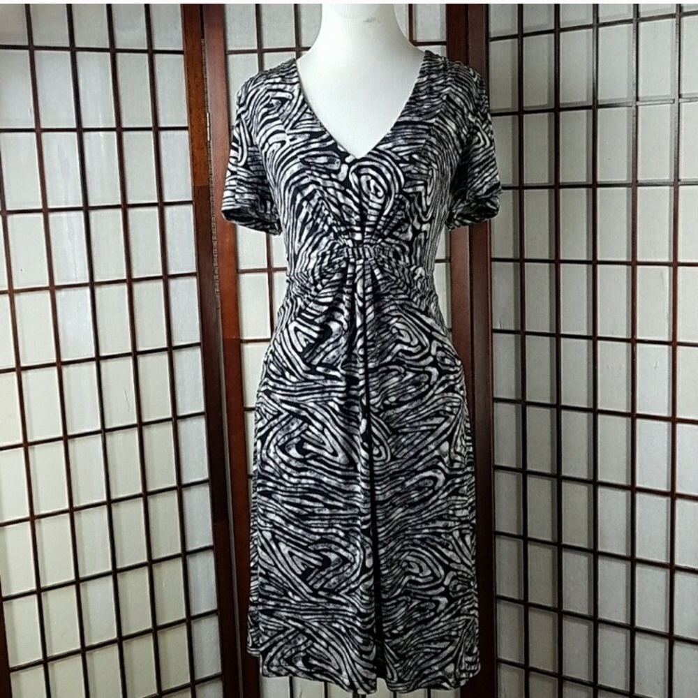 DAISY FUENTES- Large- Abstract Short Sleeve Dress